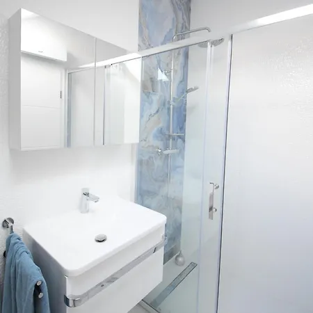 Chill & Lux - 20m To The Sea Τρογκίρ