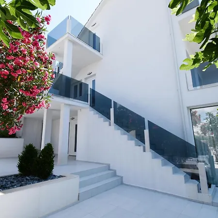 Villa Chill & Lux - 20m To The Sea Trogir