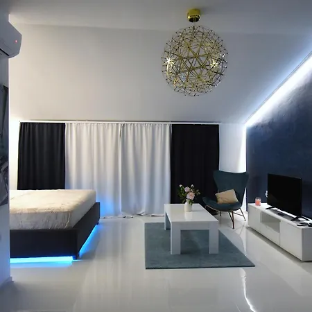 Chill & Lux - 20m To The Sea Willa Trogir