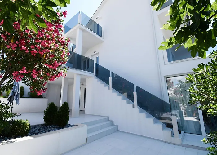 Villa Chill & Lux - 20m To The Sea Trogir